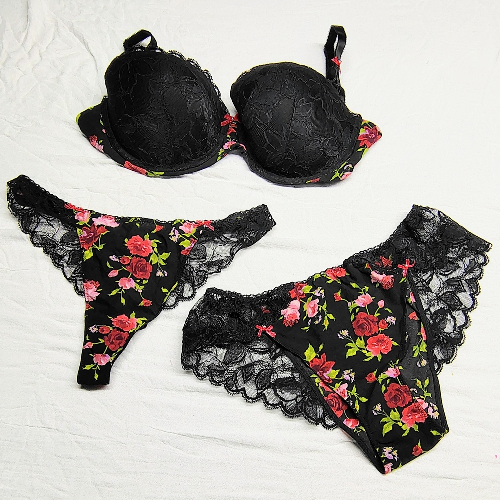 Victoria's Secret Black and Red Lace Push-Up Bra